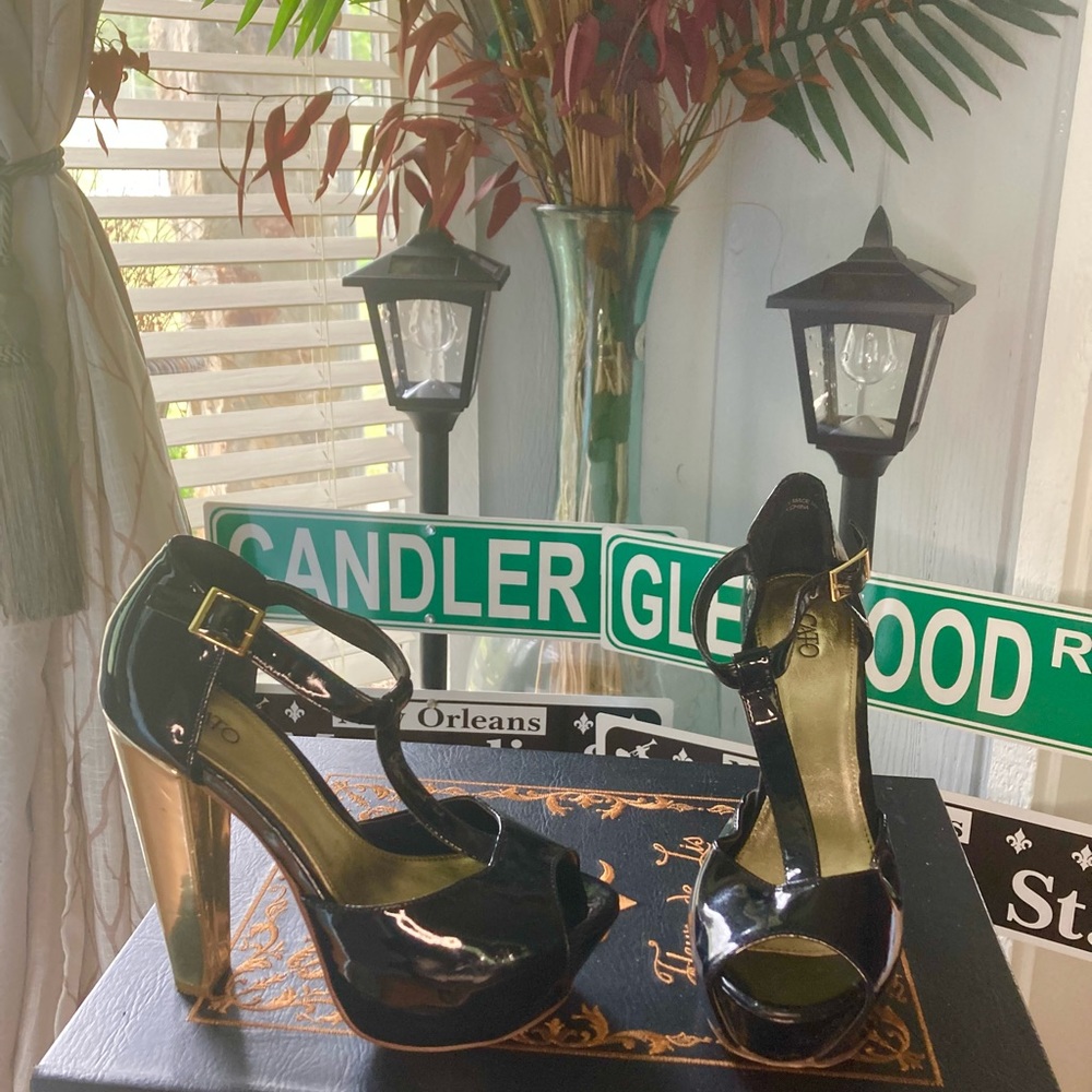 Black and gold platform pumps